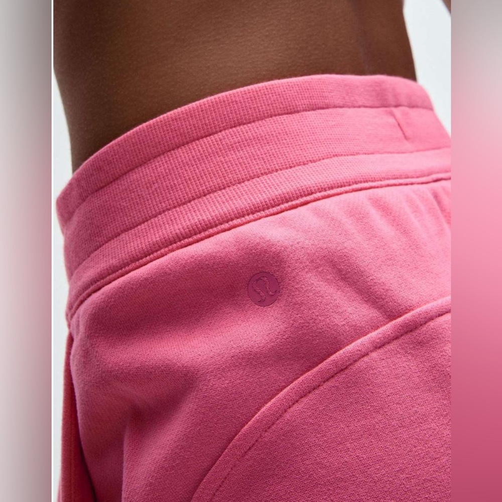 Lululemon Scuba High-Rise Short 5” size 8 Sakura pink - Picture 5 of 7
